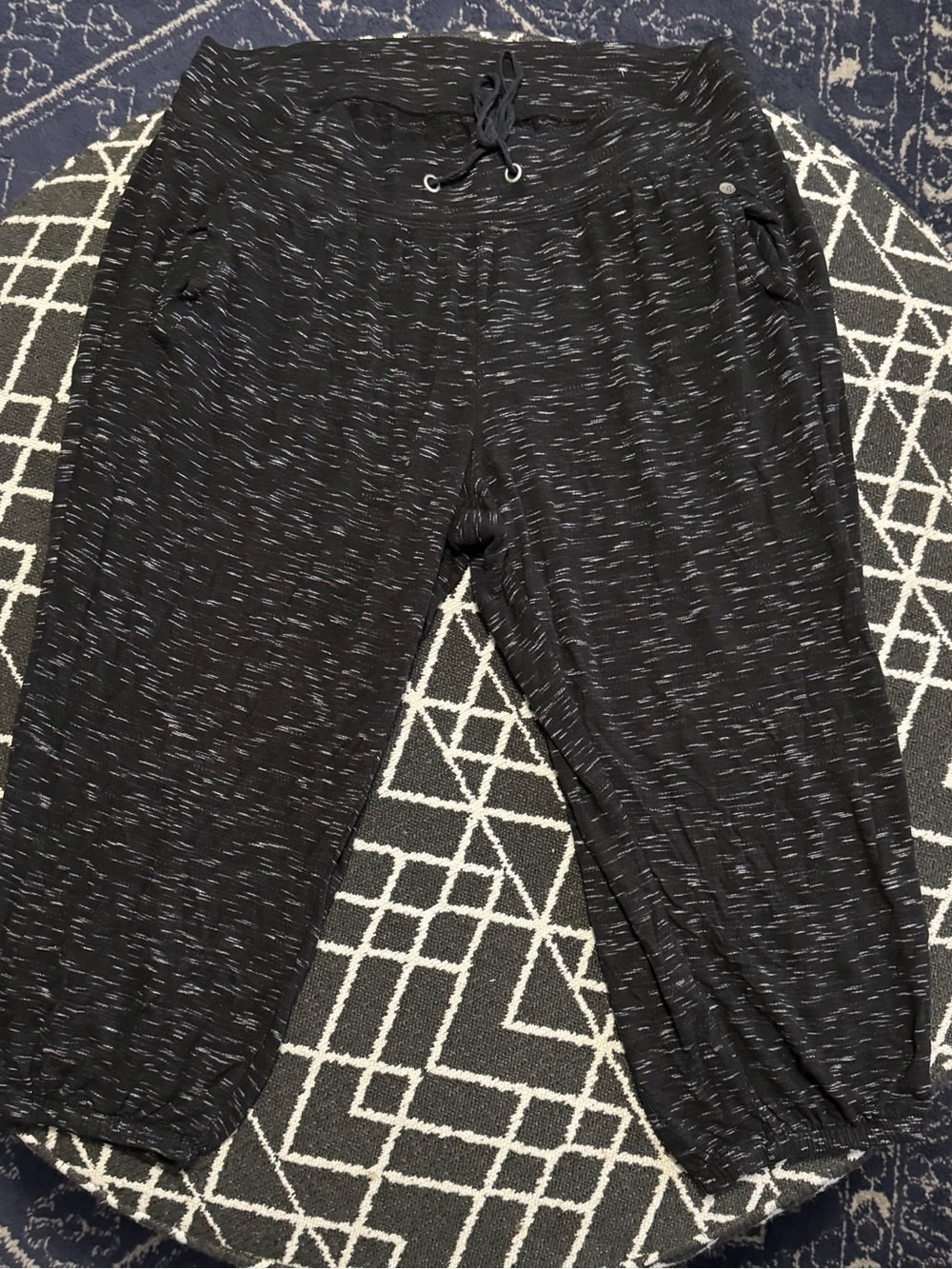 Livi Active Black and Gray Capri Joggers 14/16 Pockets